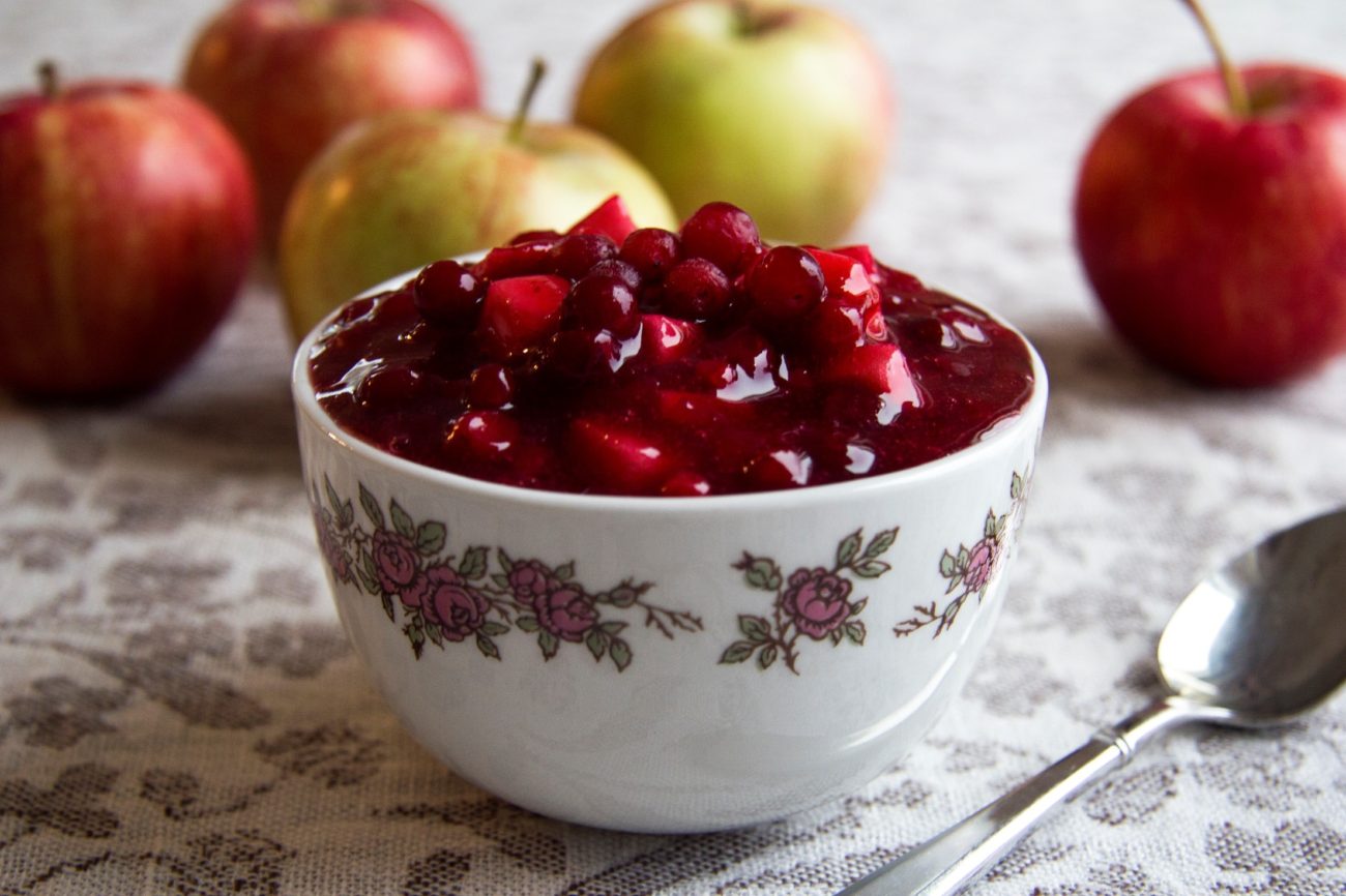 Apple and lingonberry compote
